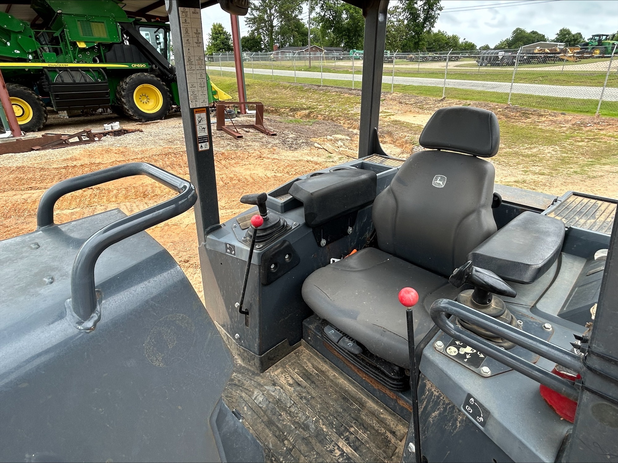 2021 John Deere 450K Image 7