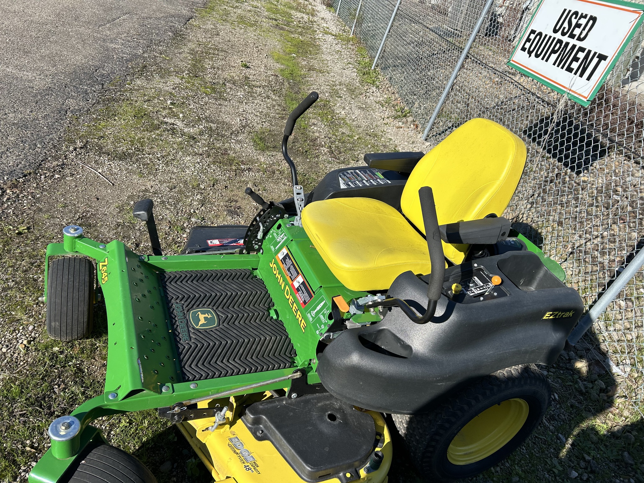 2013 John Deere Z645 Image 2