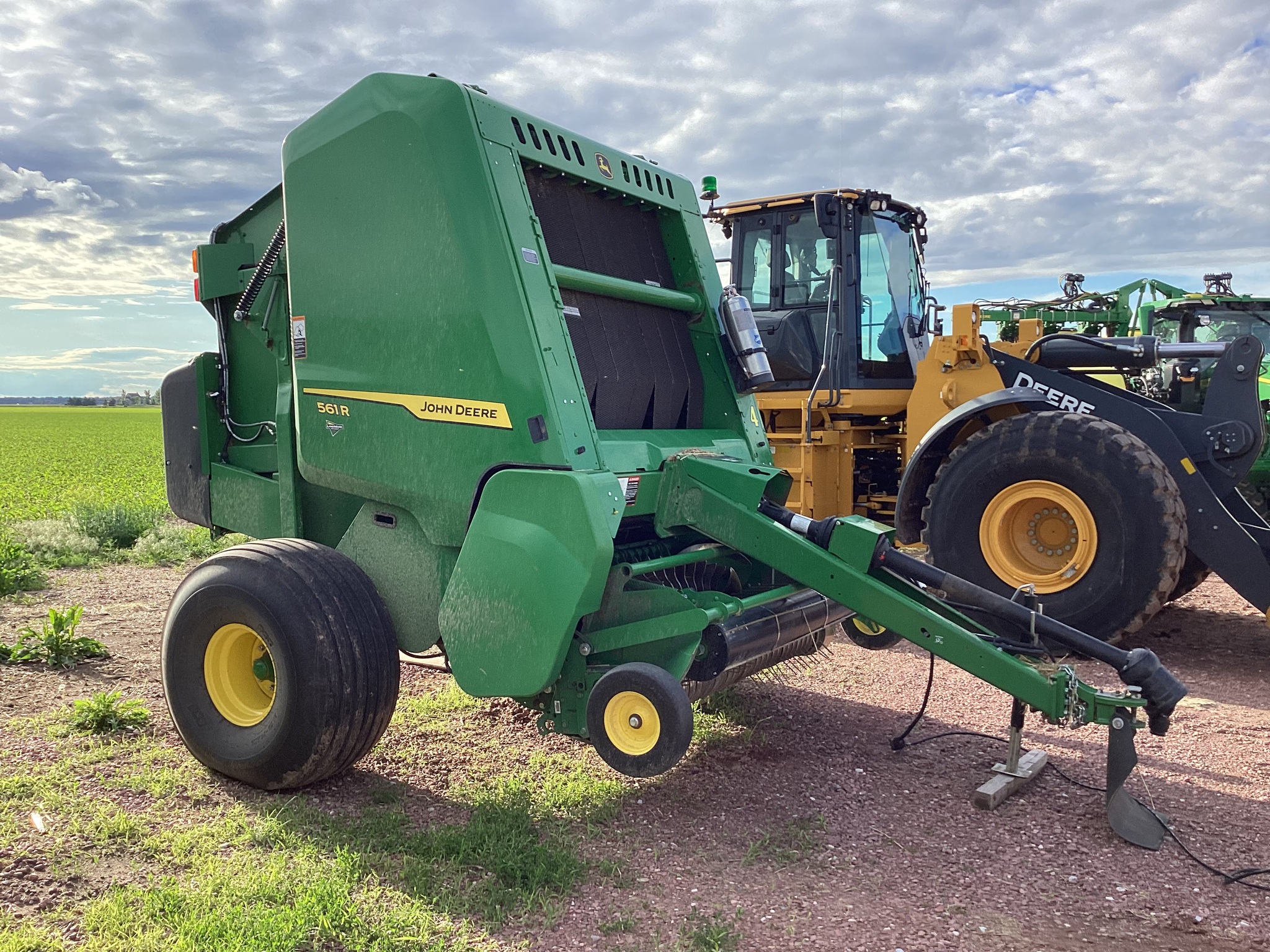 2024 John Deere 561R Image 4