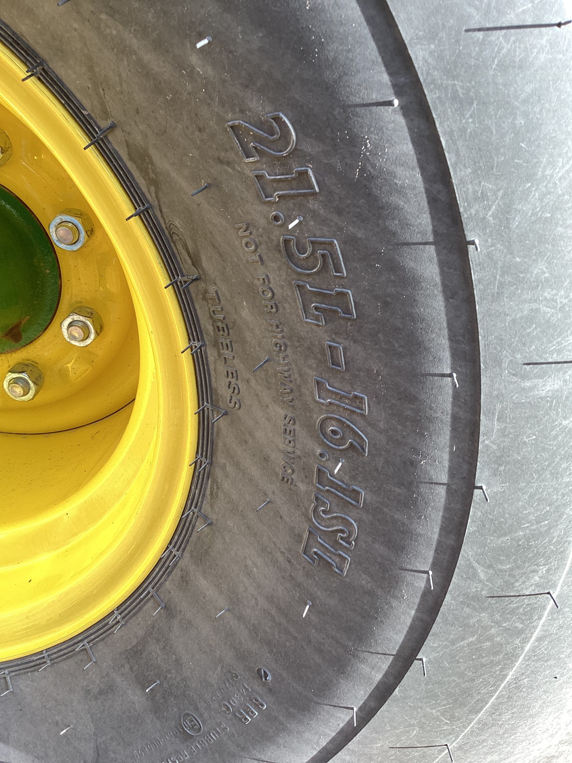 2024 John Deere 561R Image 31