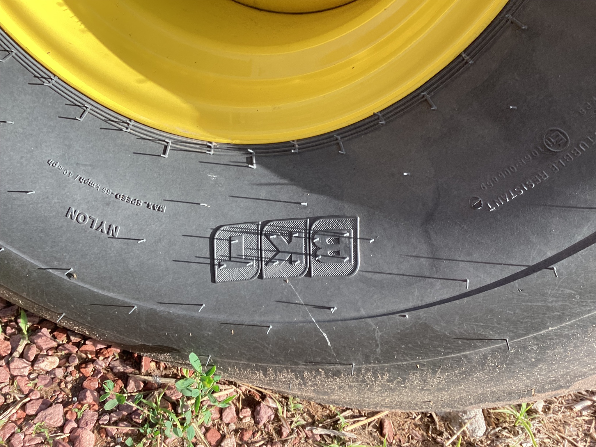 2024 John Deere 561R Image 32