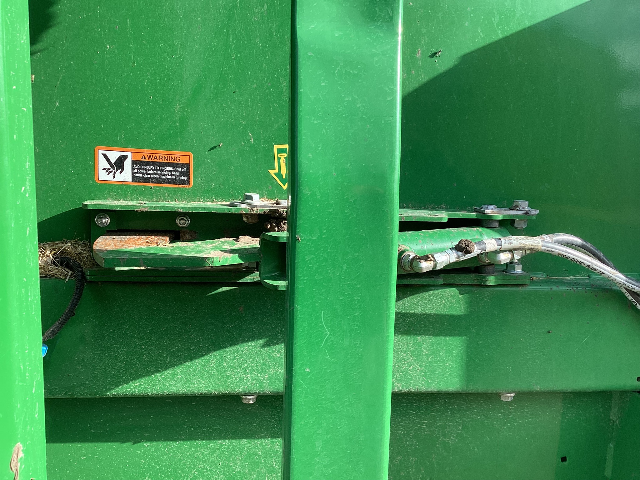 2024 John Deere 561R Image 9
