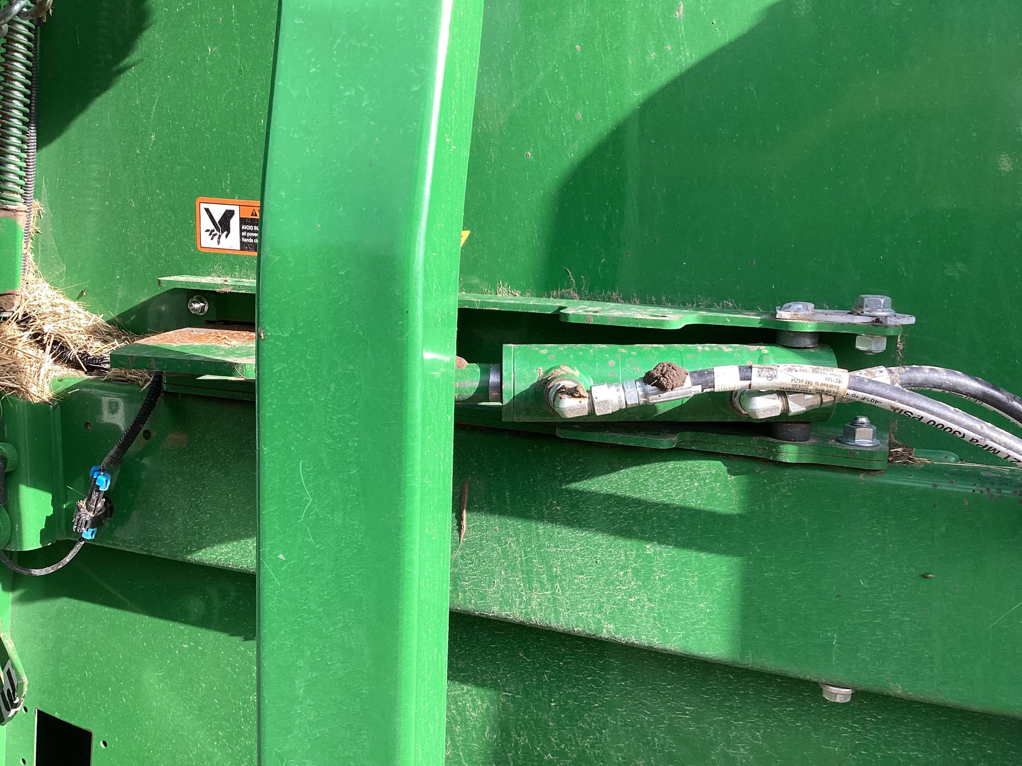 2024 John Deere 561R Image 10