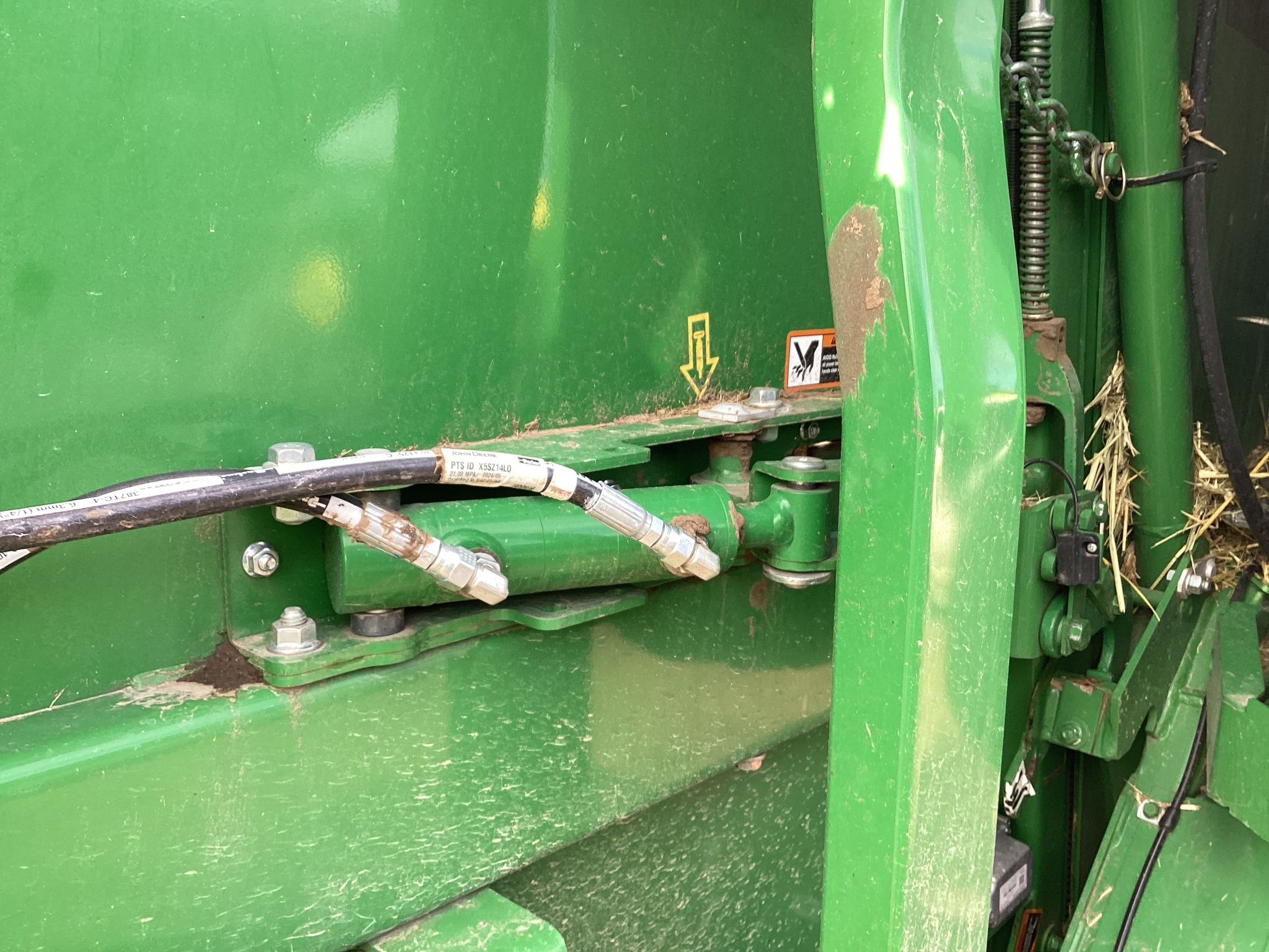 2024 John Deere 561R Image 11