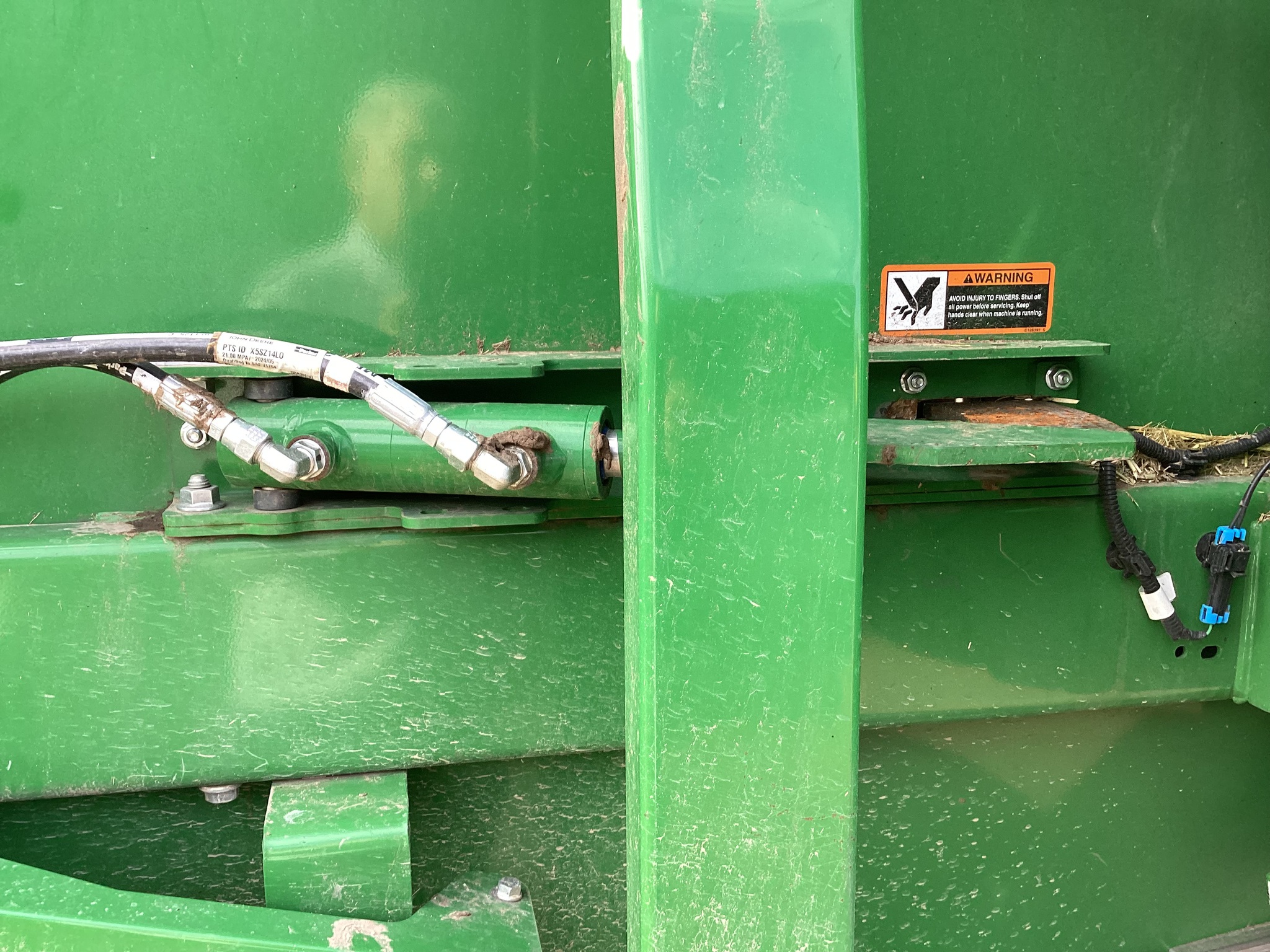 2024 John Deere 561R Image 12