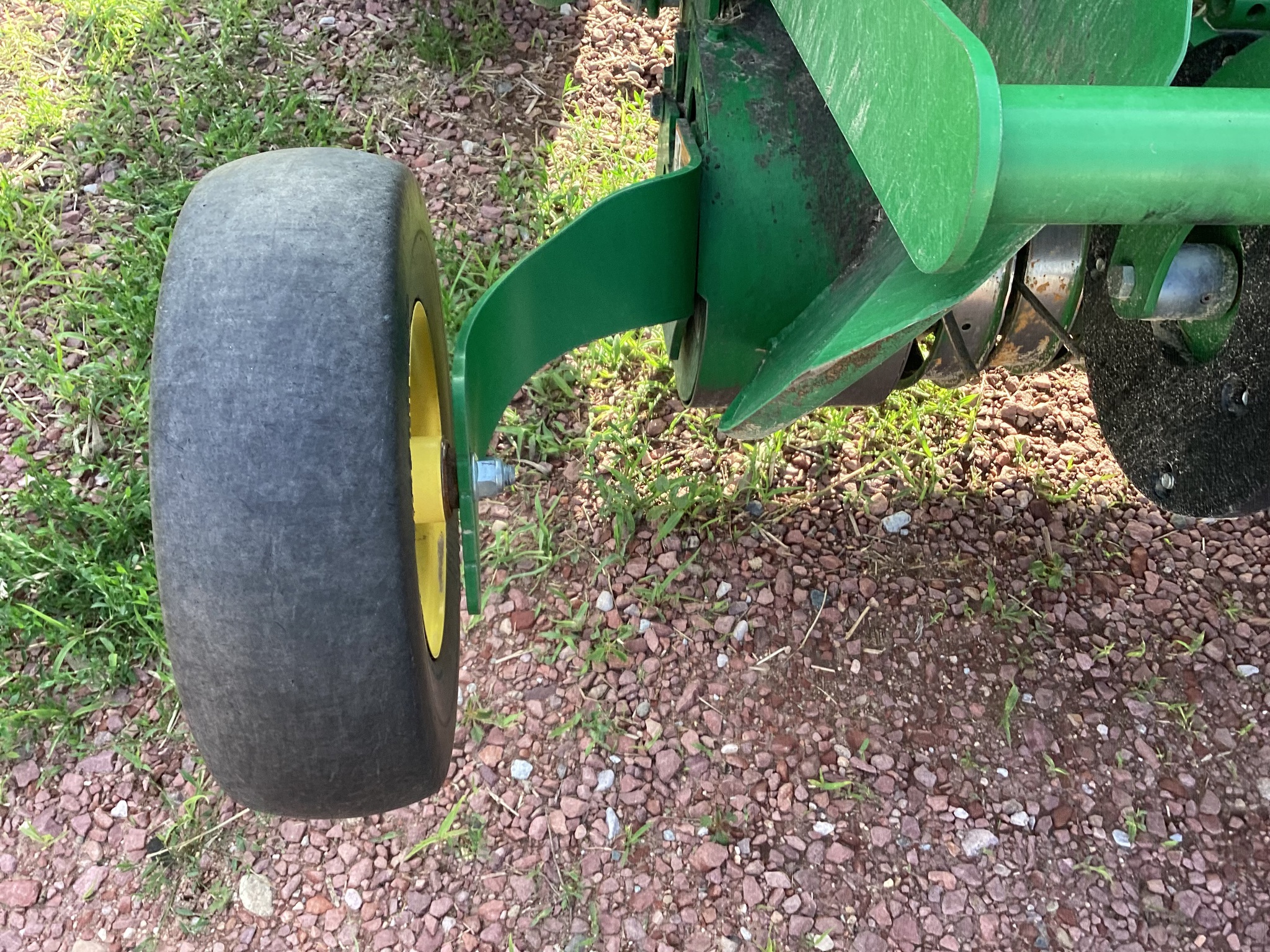 2024 John Deere 561R Image 16