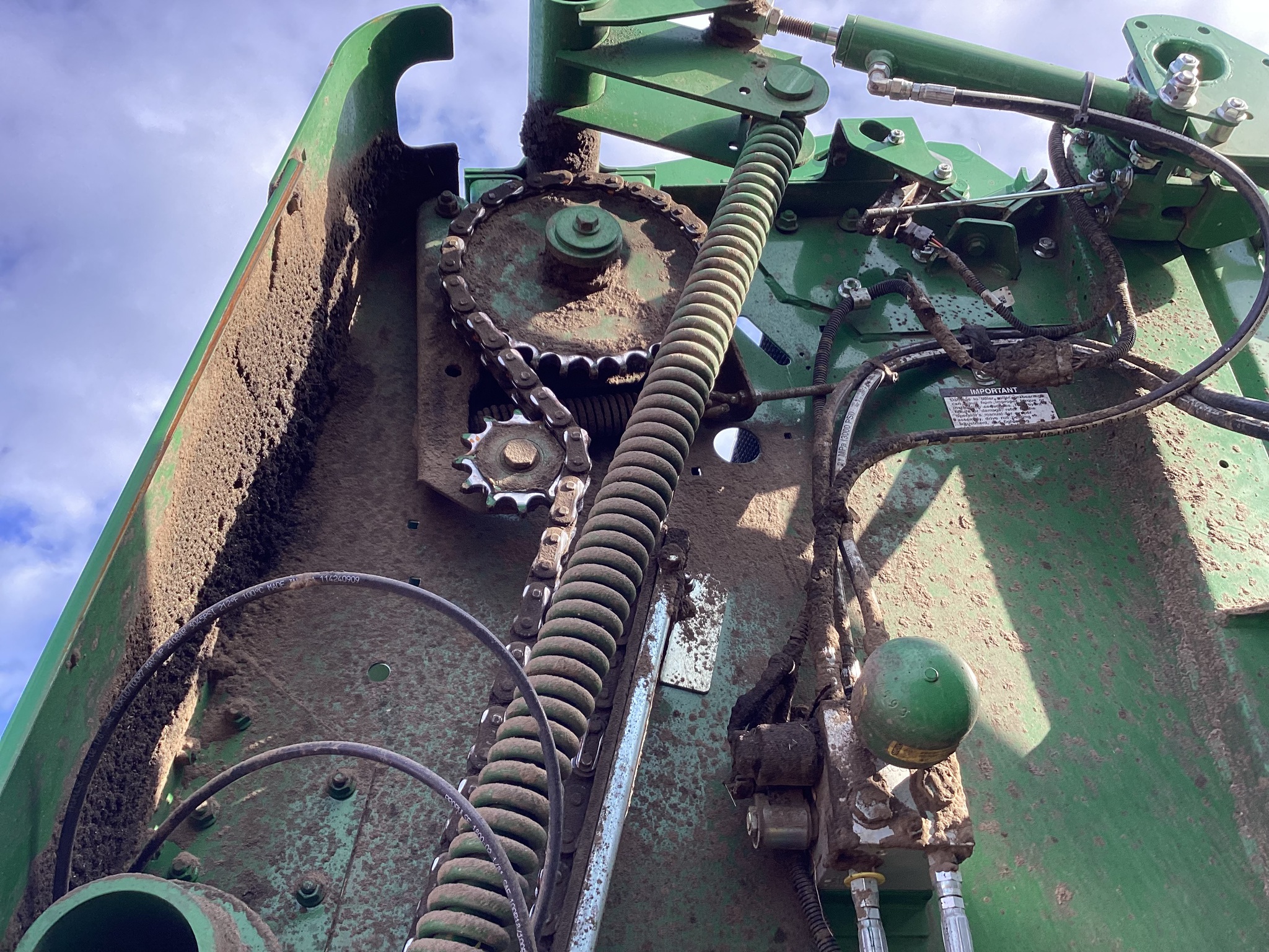 2024 John Deere 561R Image 24