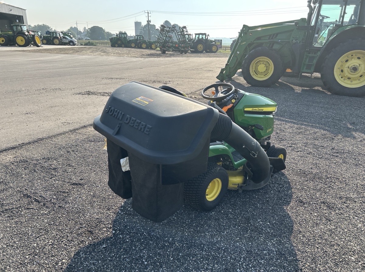 2017 John Deere X330 Image 4