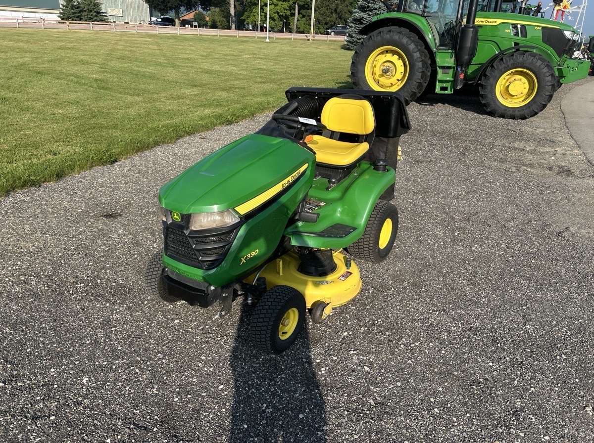 2017 John Deere X330 Image 2
