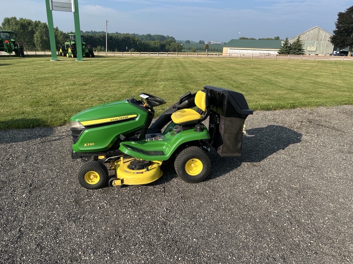 2017 John Deere X330 Image 1