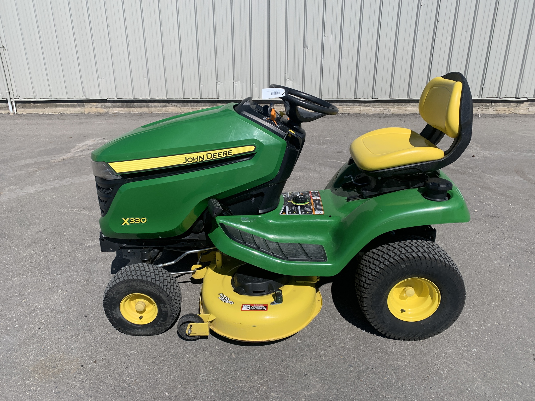 2017 John Deere X330 Image 1