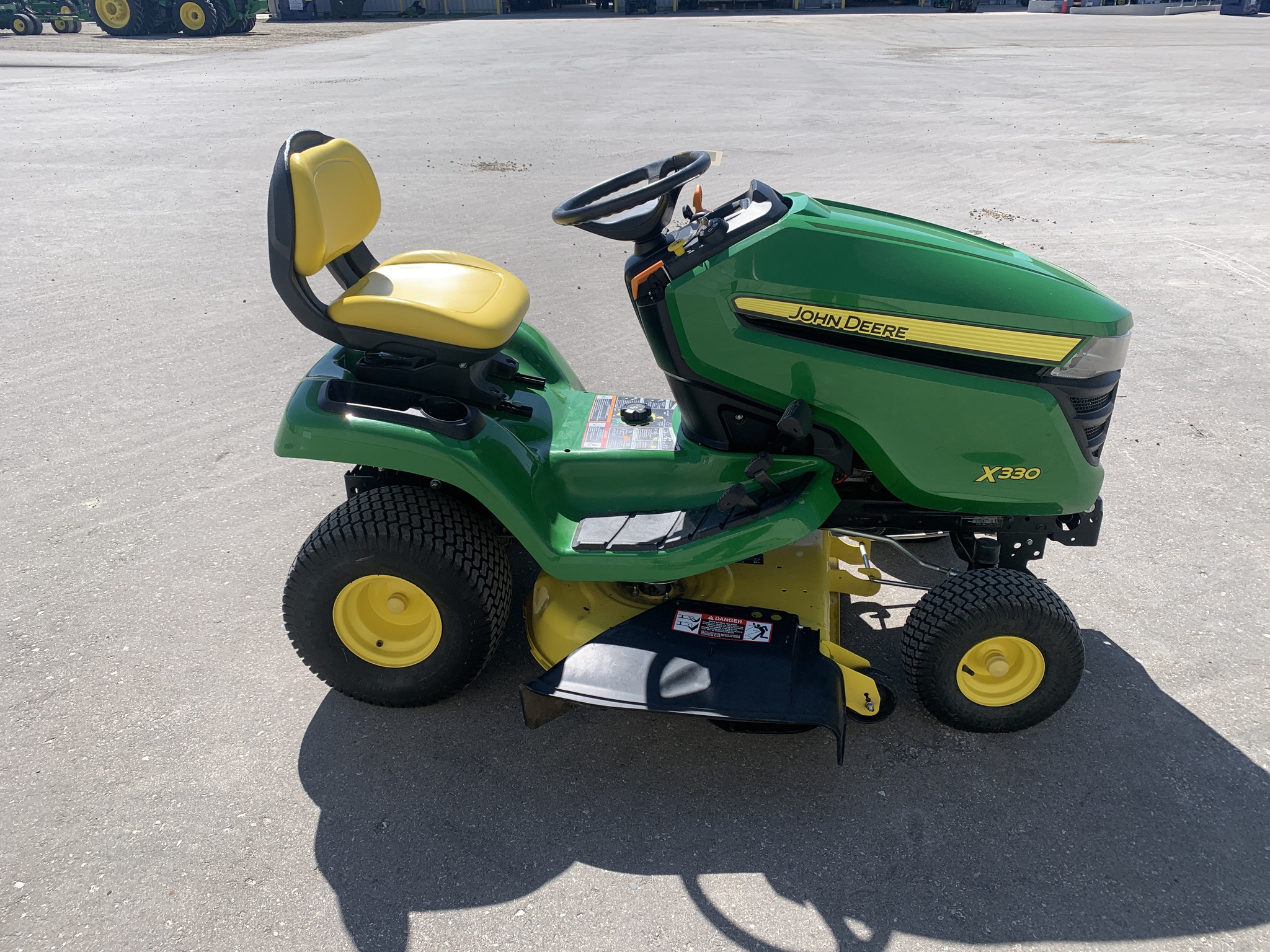 2017 John Deere X330 Image 3