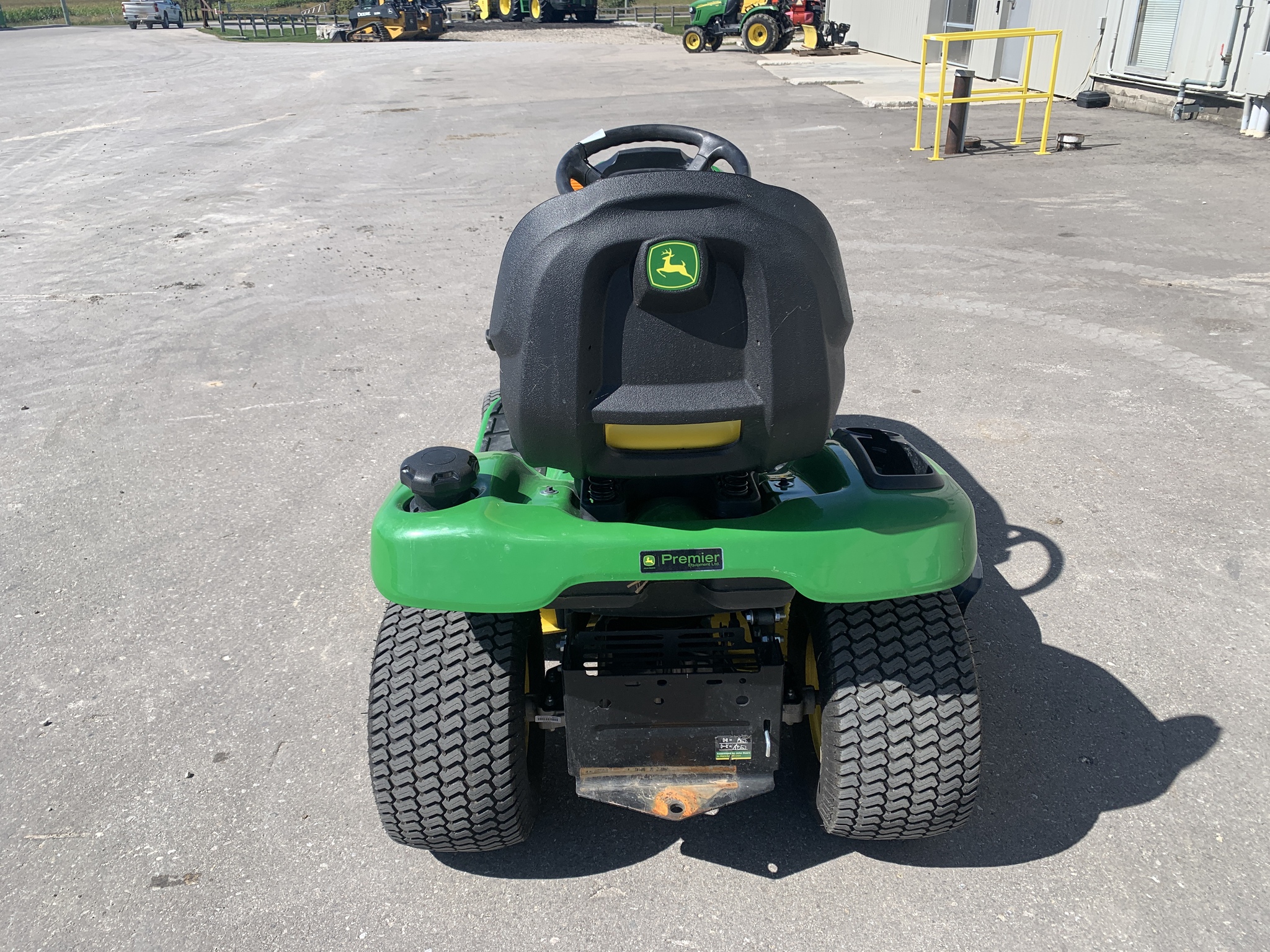 2017 John Deere X330 Image 4