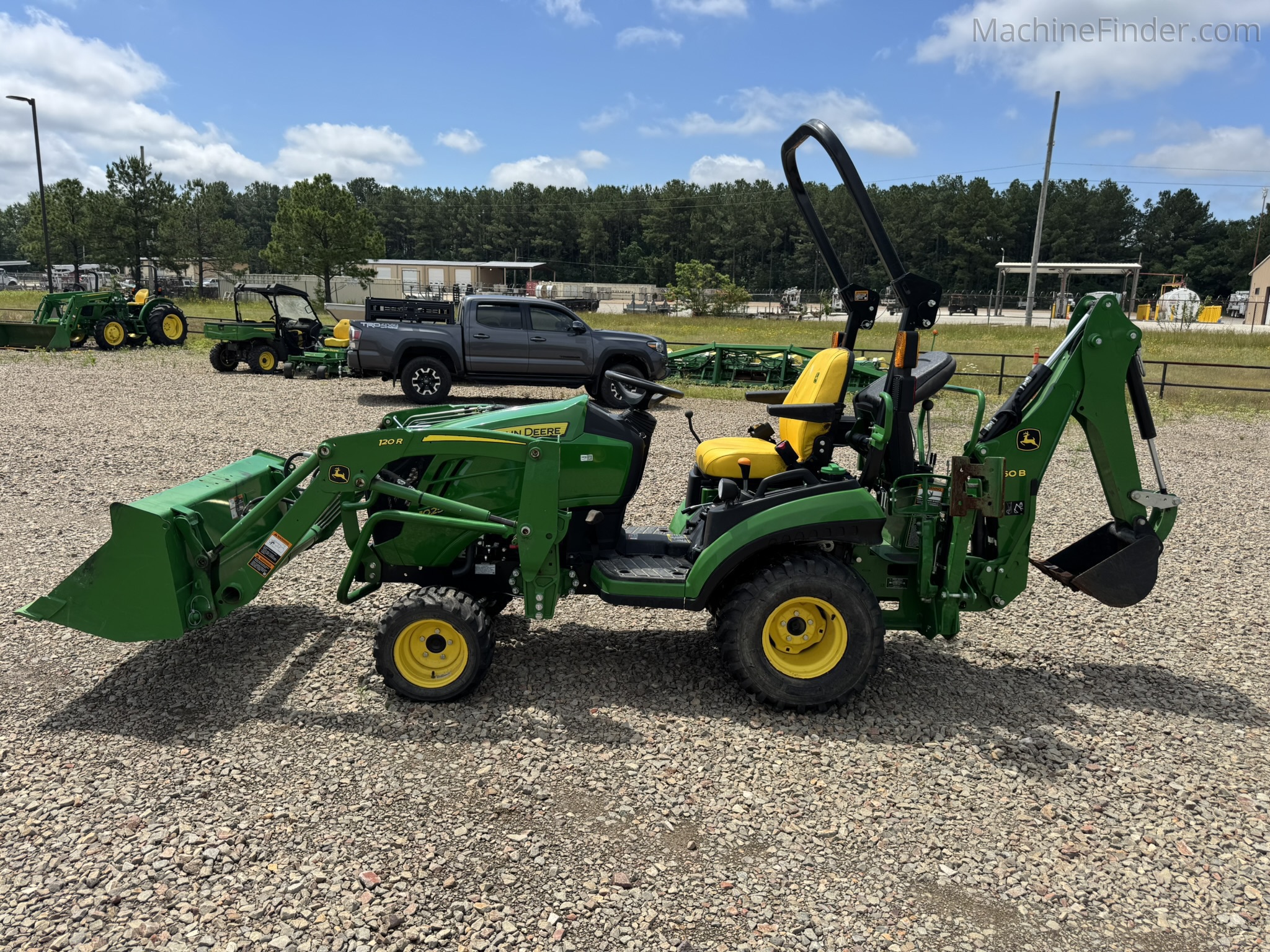 2022 John Deere 1025R Image 1