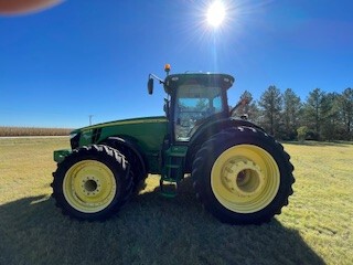 2012 John Deere 8335R Image 2