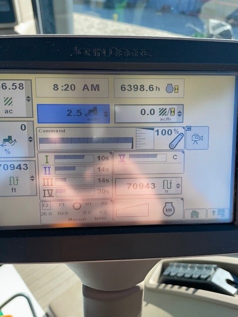 2012 John Deere 8335R Image 22