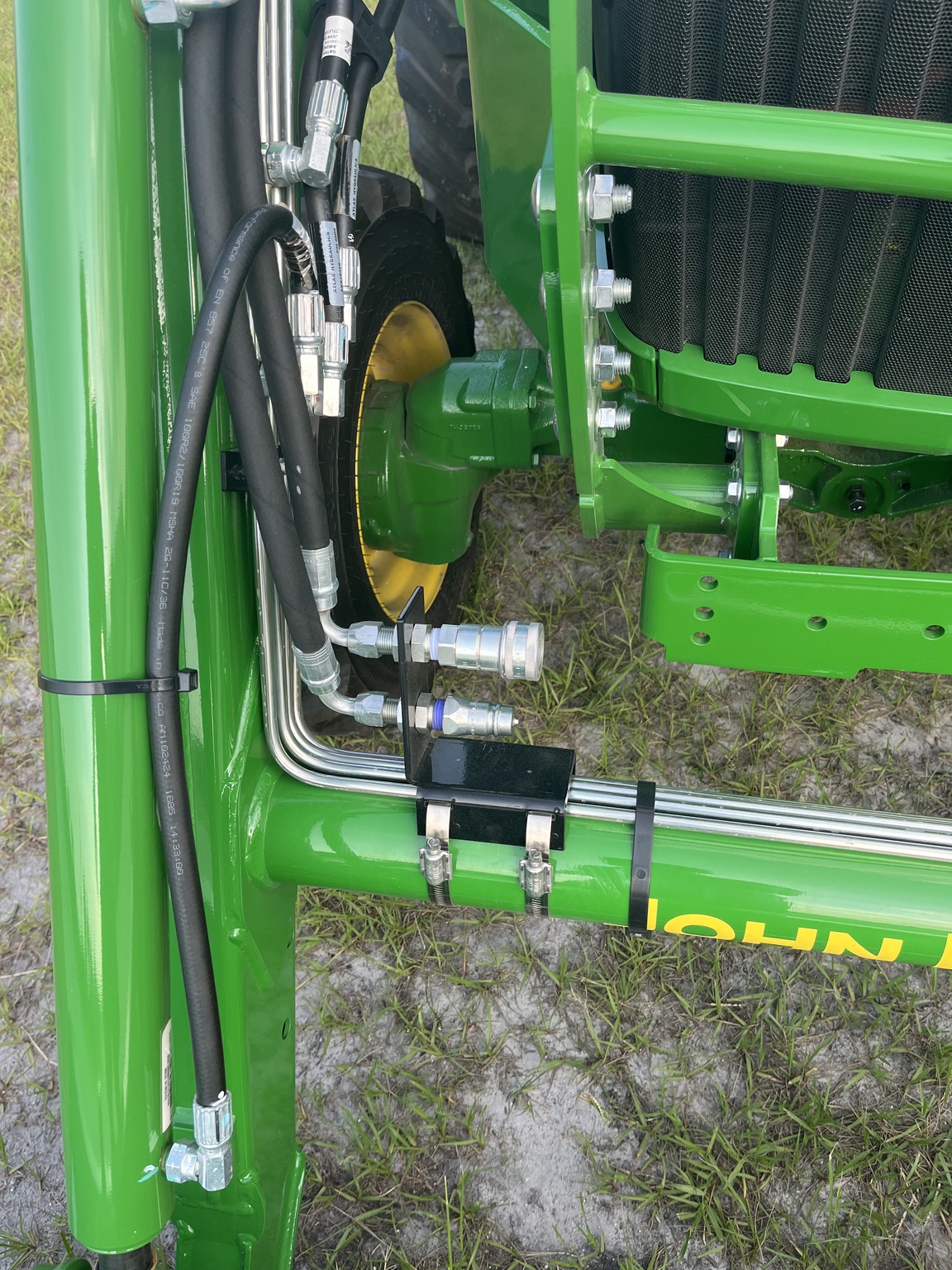 2025 John Deere 4044M Image 3
