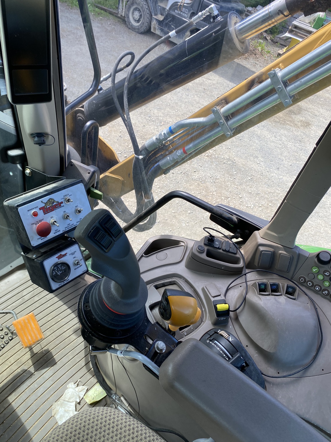 2022 John Deere 6155M Image 9