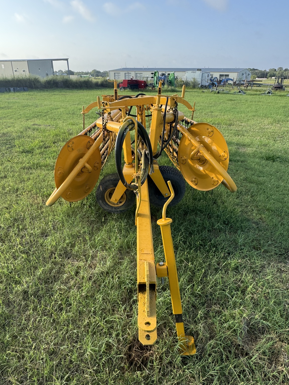 2005 Vermeer R-23 TWIN RAKE Image 2