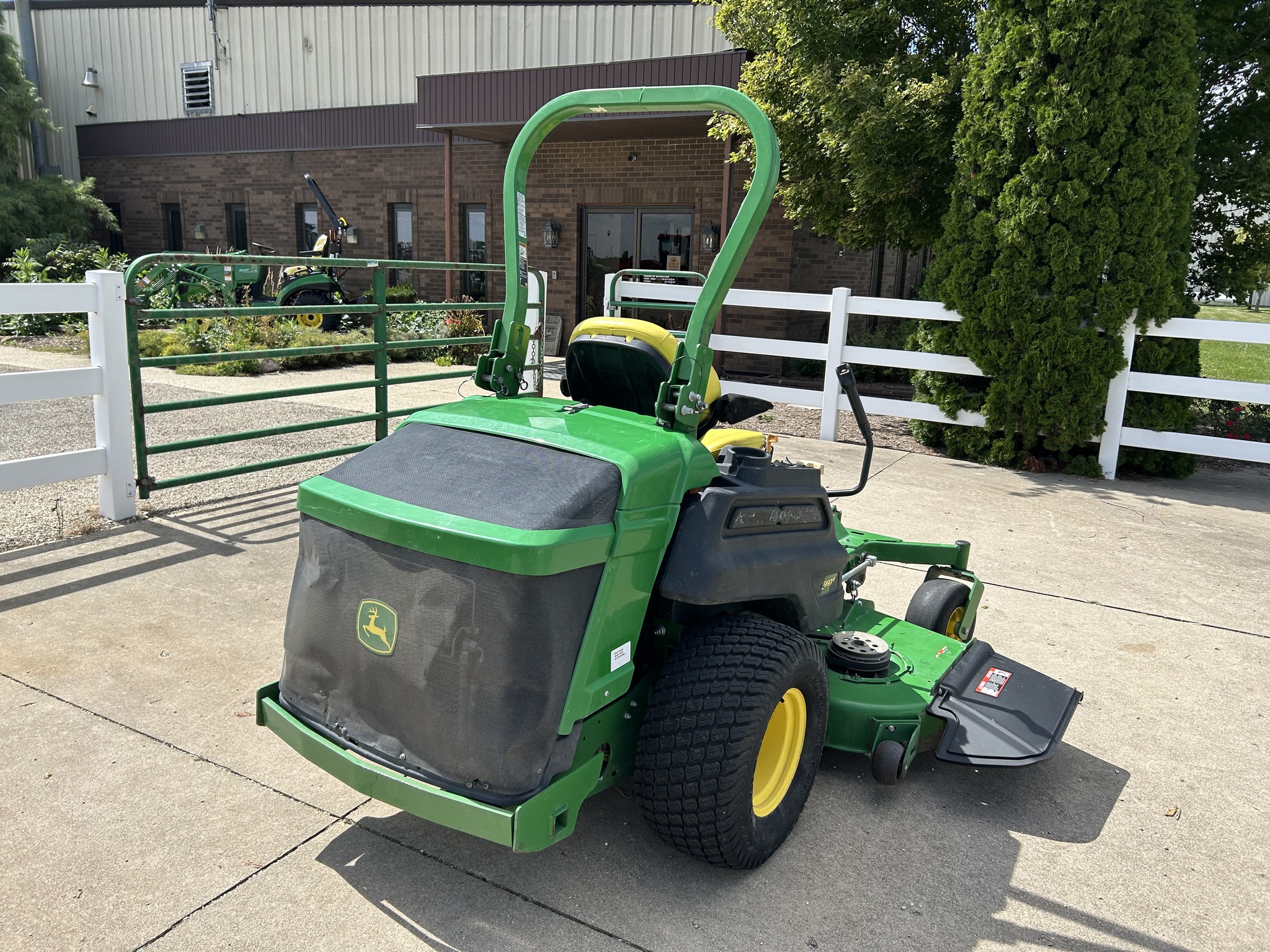  2019 John Deere Z997R at Heritage Tractor in Streator, IL