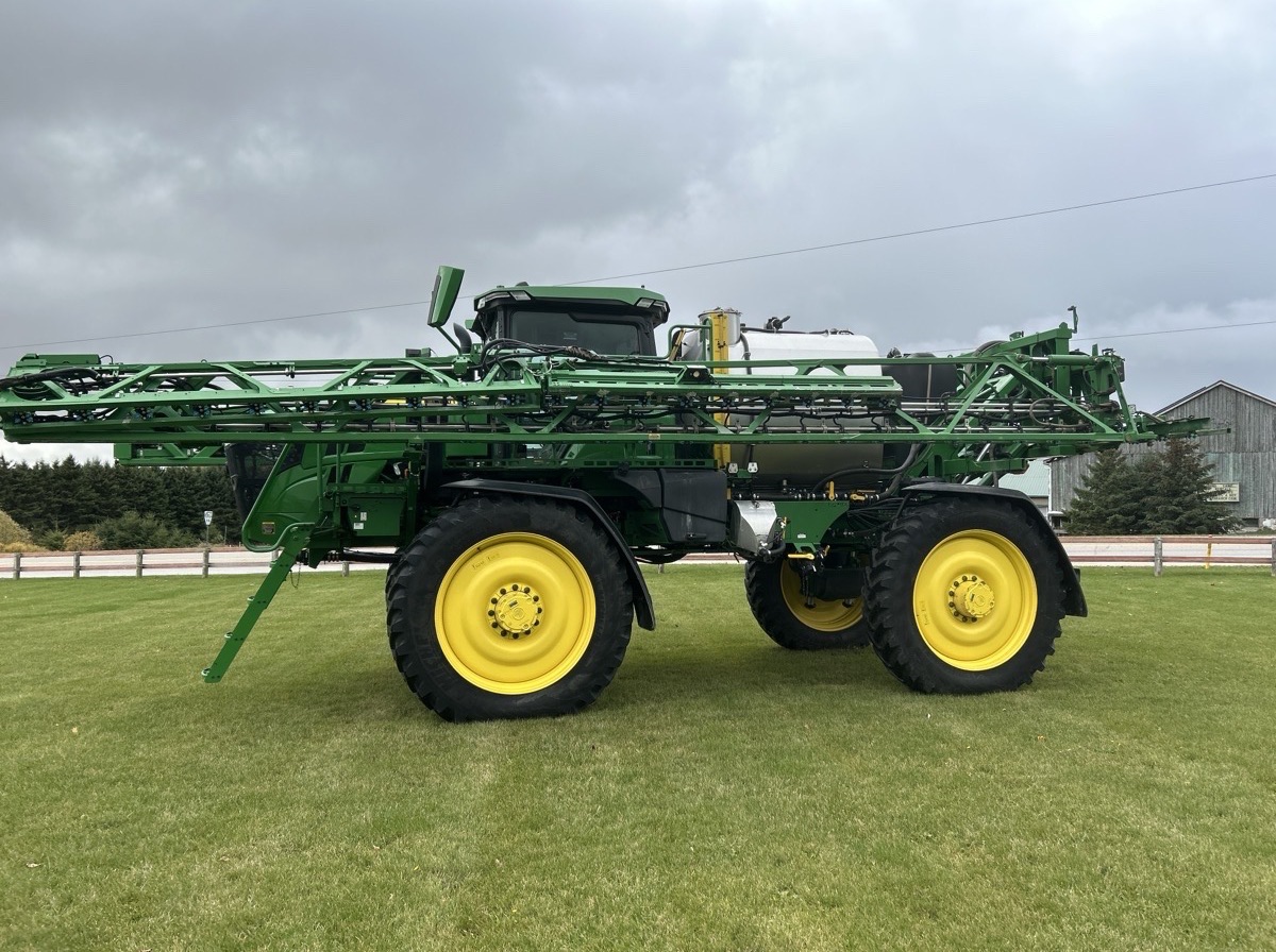 2023 John Deere 616R Image 1