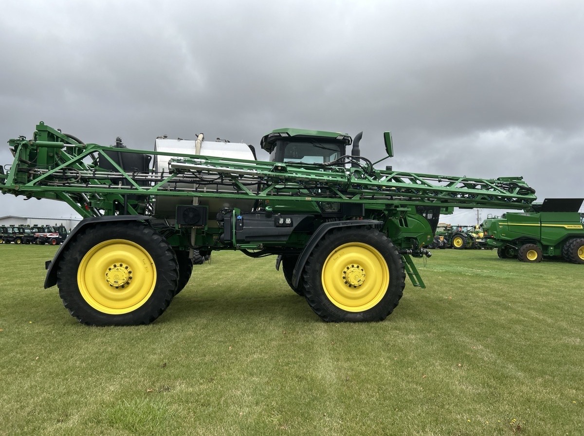 2023 John Deere 616R Image 2