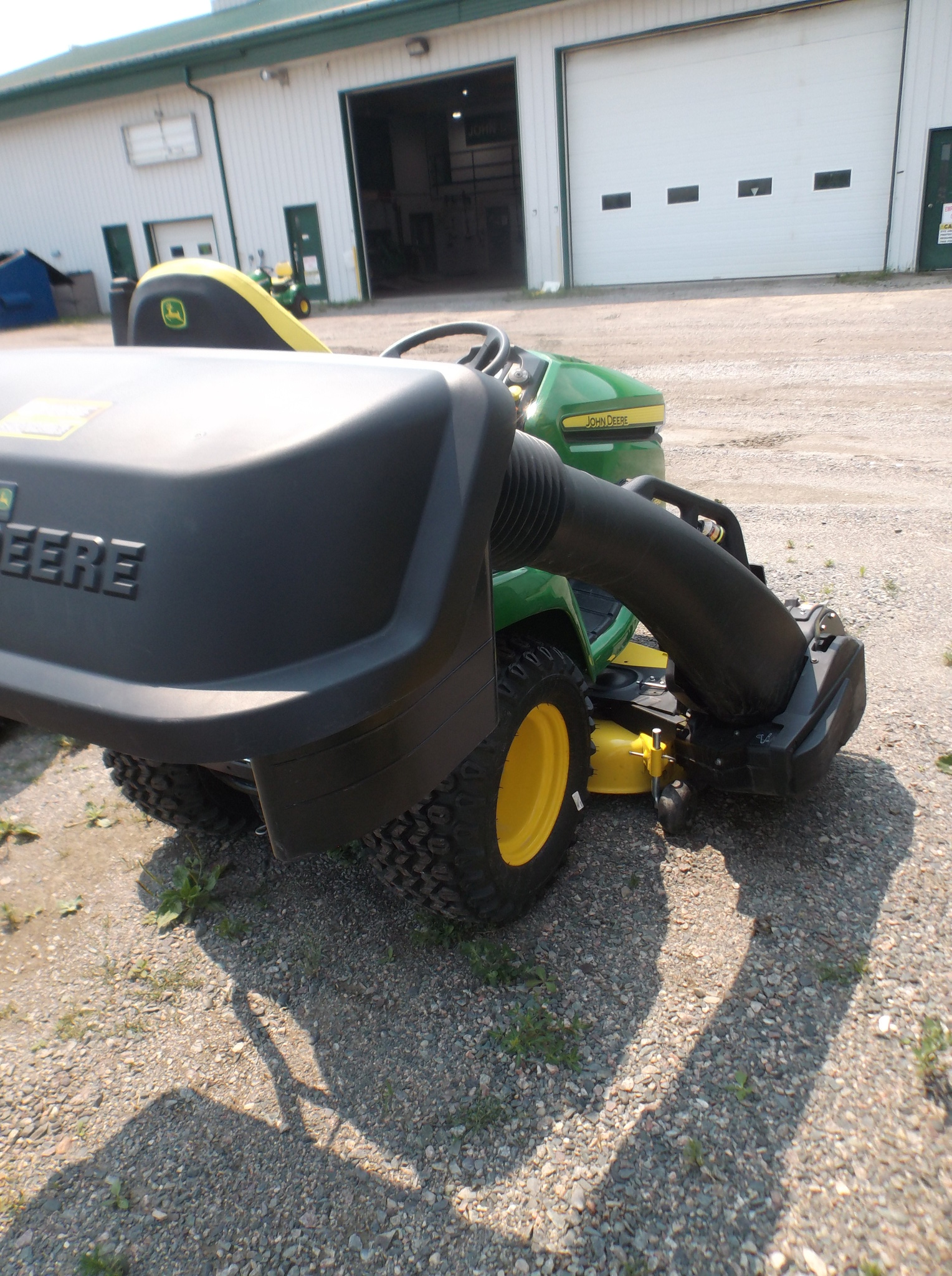 2021 John Deere X590 Image 3