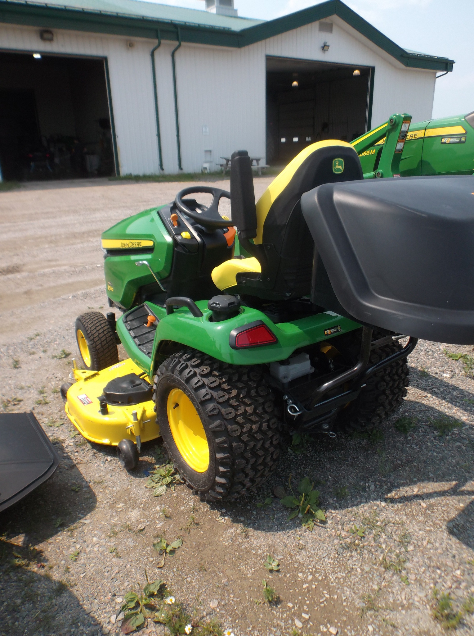 2021 John Deere X590 Image 2