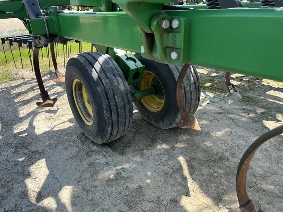 2012 John Deere 2210 - Photo12