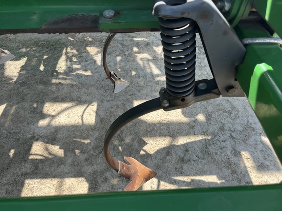 2012 John Deere 2210 - Photo15
