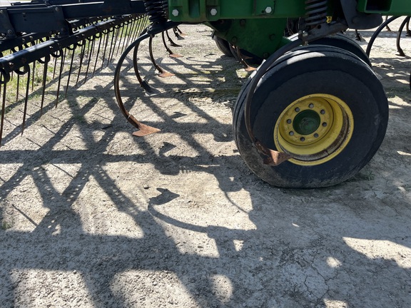 2012 John Deere 2210 - Photo17