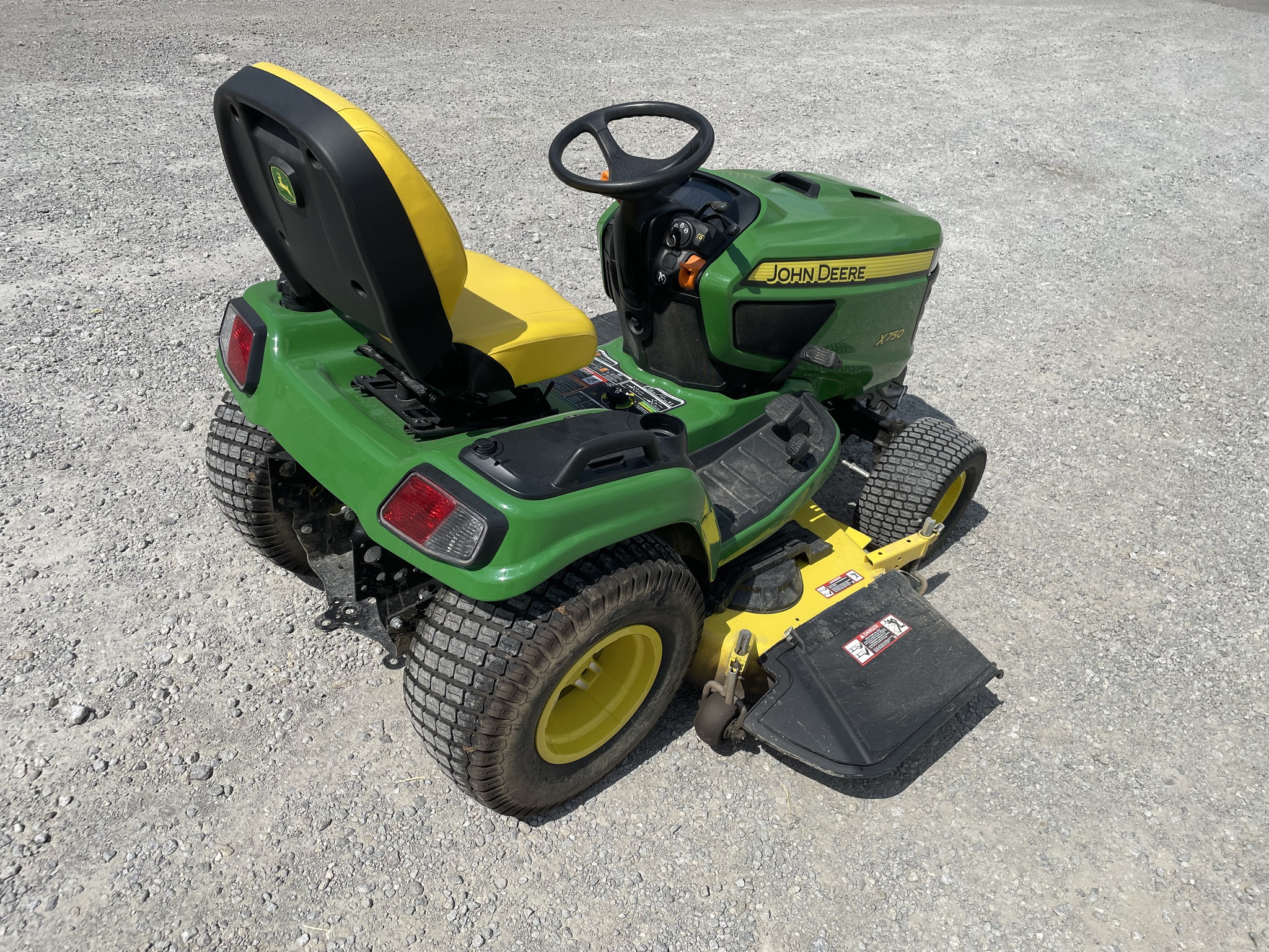 2022 John Deere X750 Image 3