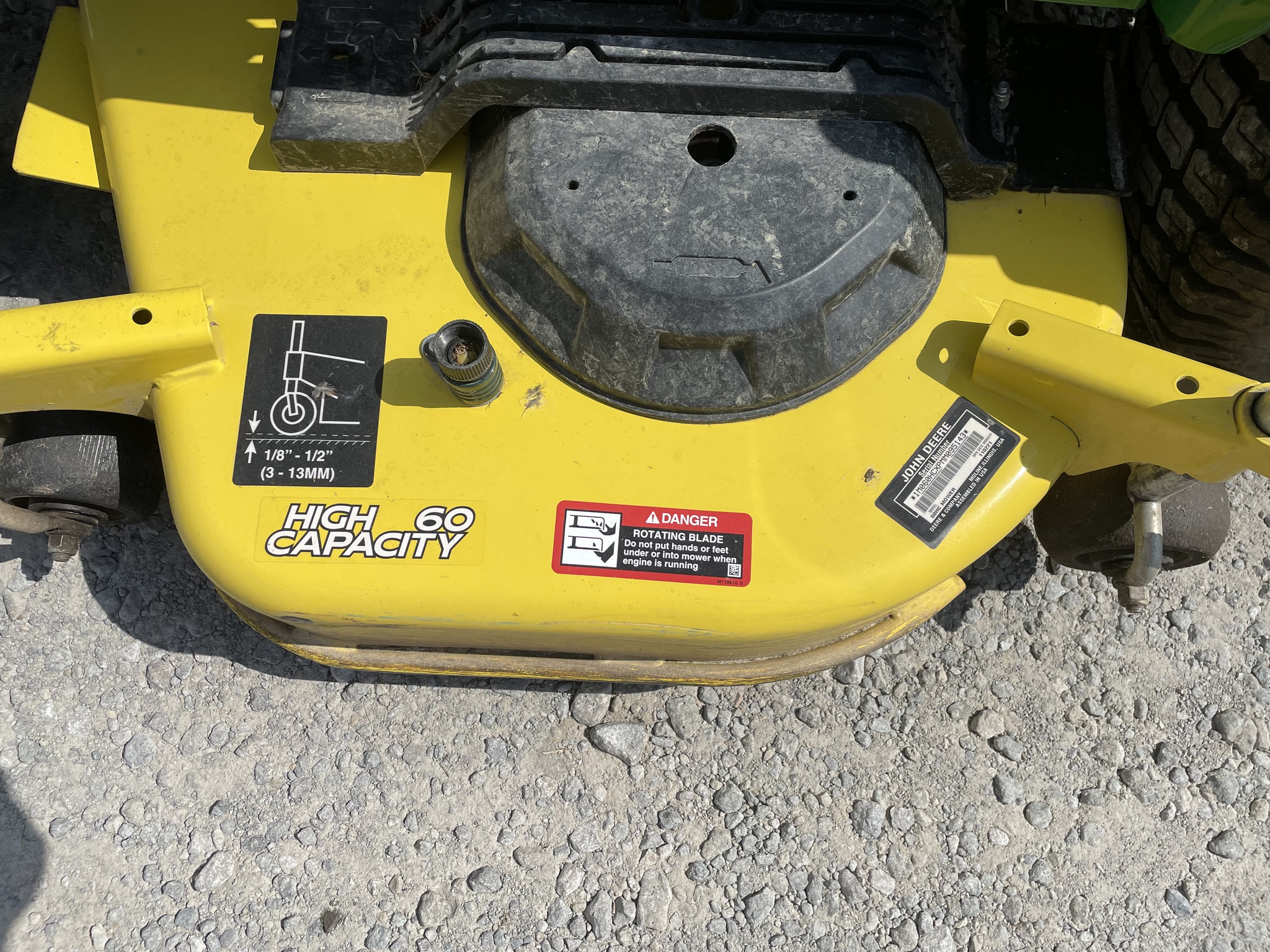 2022 John Deere X750 Image 5