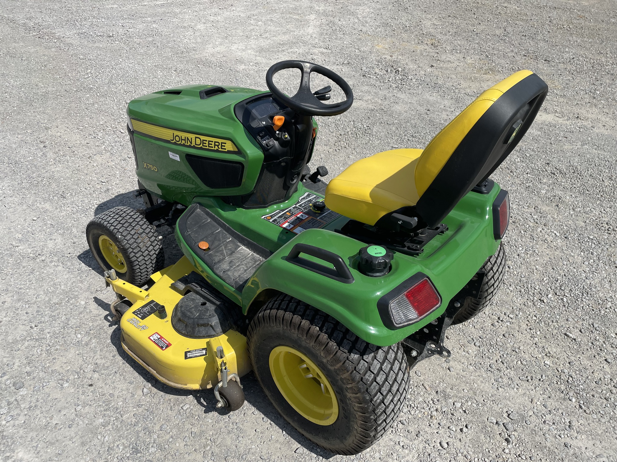 2022 John Deere X750 Image 4