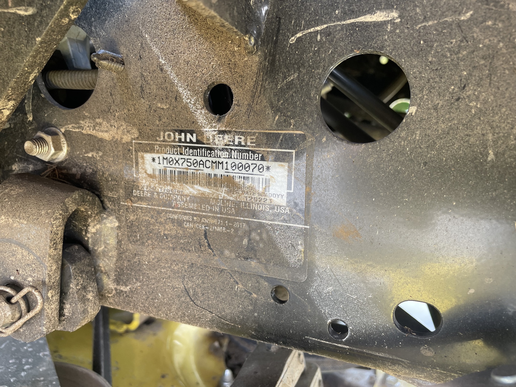 2022 John Deere X750 Image 7