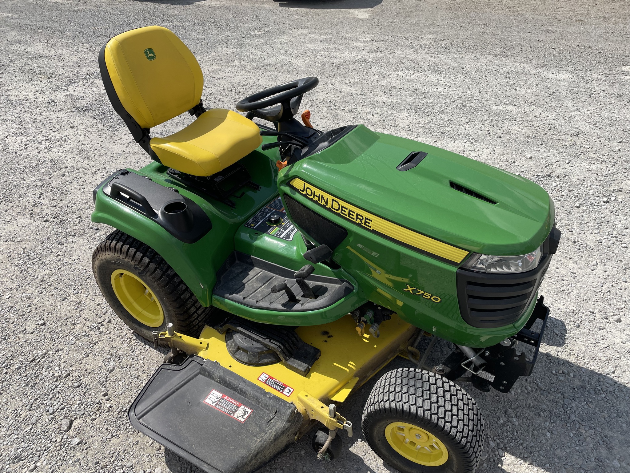 2022 John Deere X750 Image 2