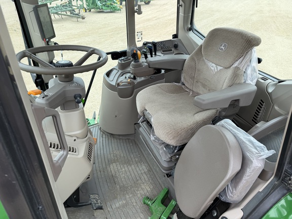 2025 John Deere 6M 165 - Photo26