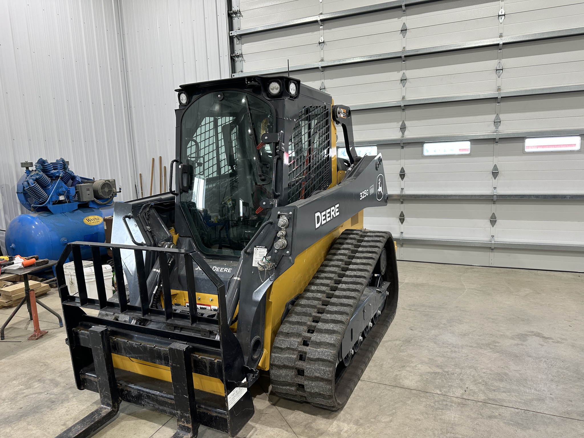 2023 John Deere 325G Image 4