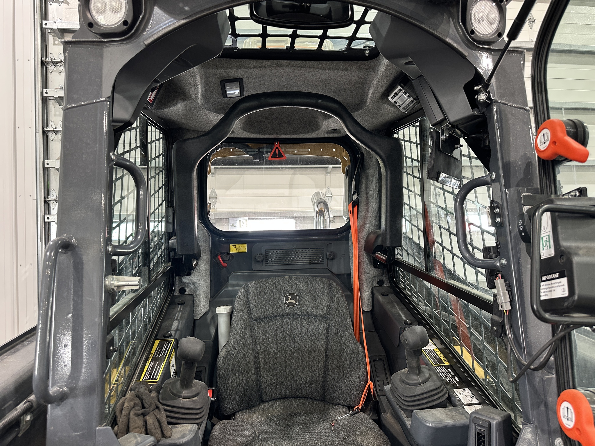 2023 John Deere 325G Image 9