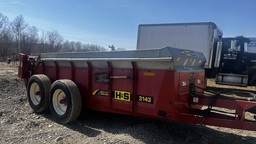 Manure Spreader-Dry/Pull Type For Sale 2019 H & S S3143 