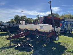 Planter For Sale 1997 White 6100 