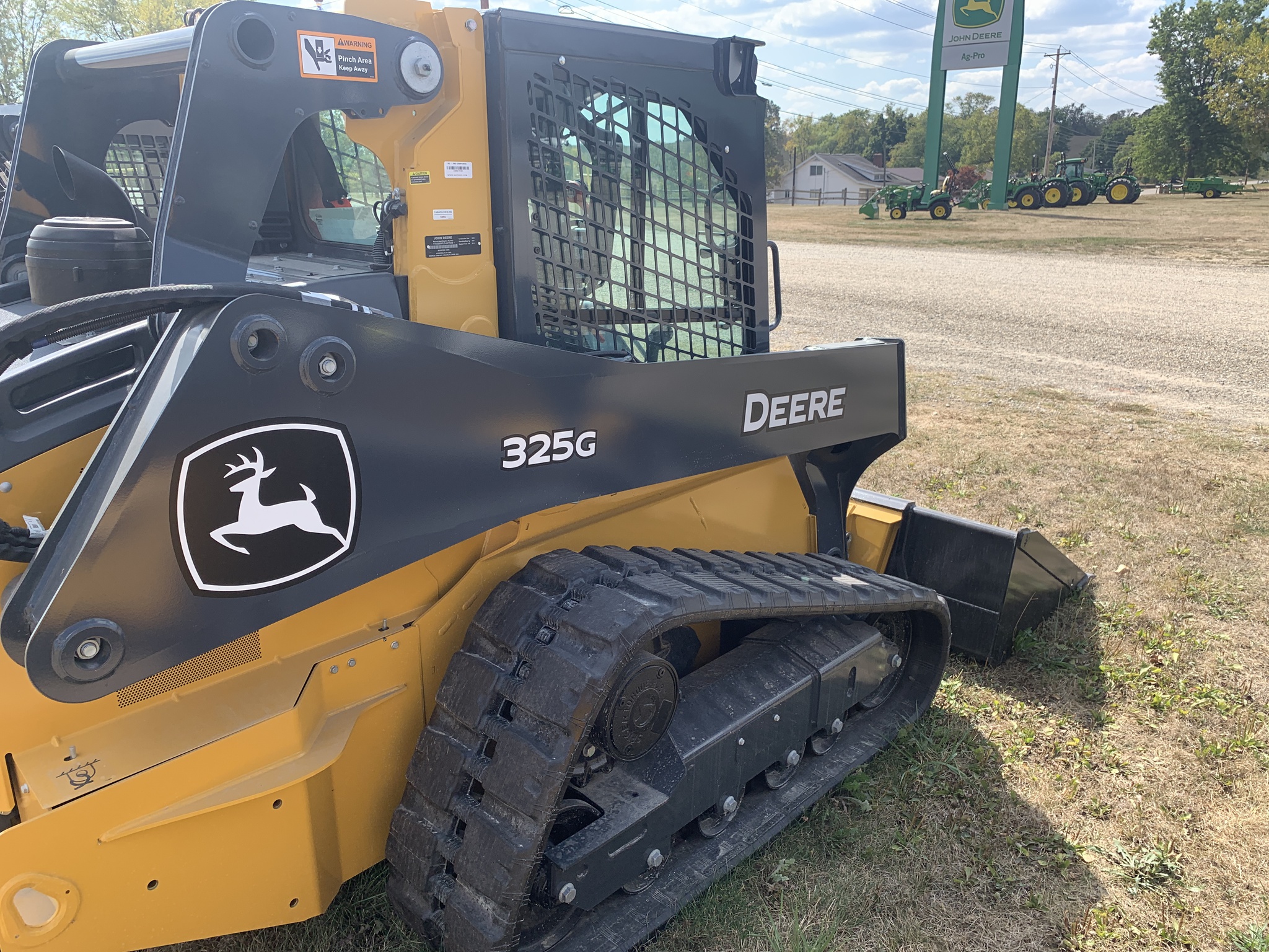 2025 John Deere 325G Image 4