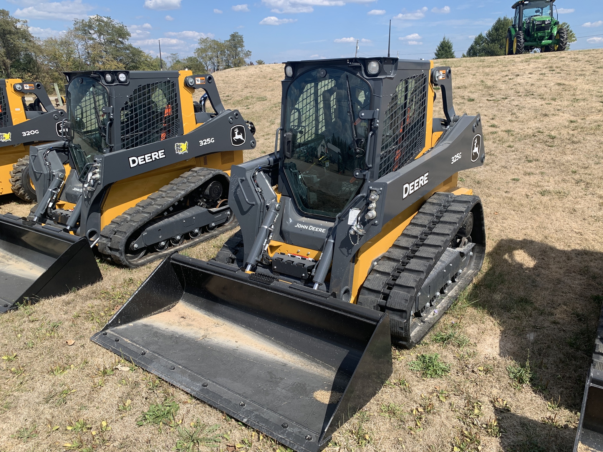 2025 John Deere 325G Image 6