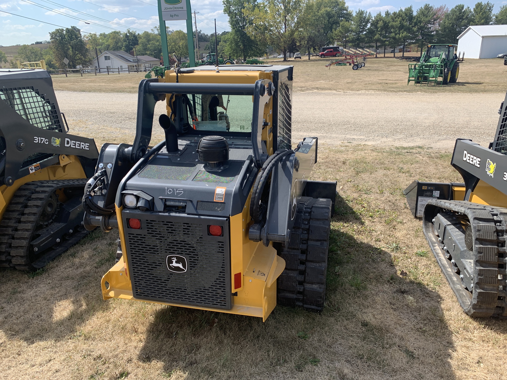 2025 John Deere 325G Image 7