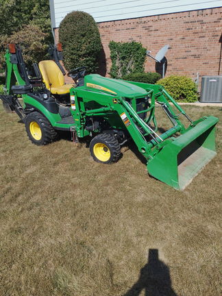 2016 John-Deere 1025R