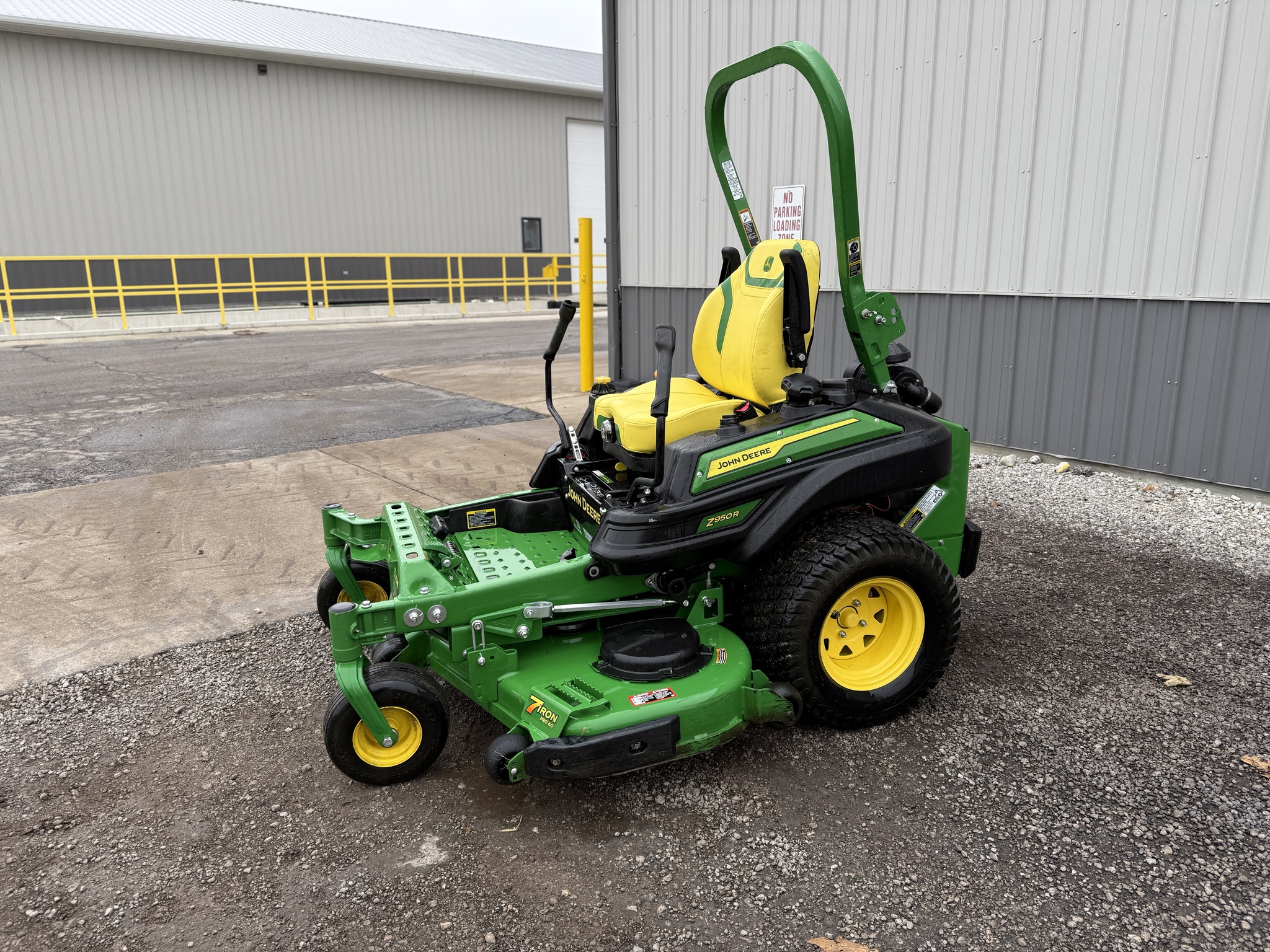 2023 John Deere Z950R Image 1