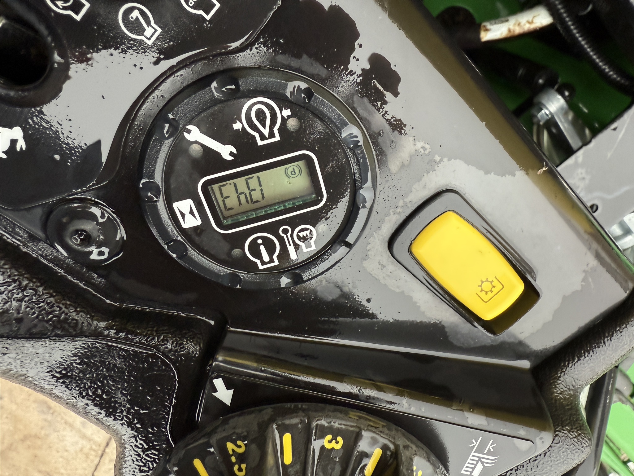 2023 John Deere Z950R Image 17