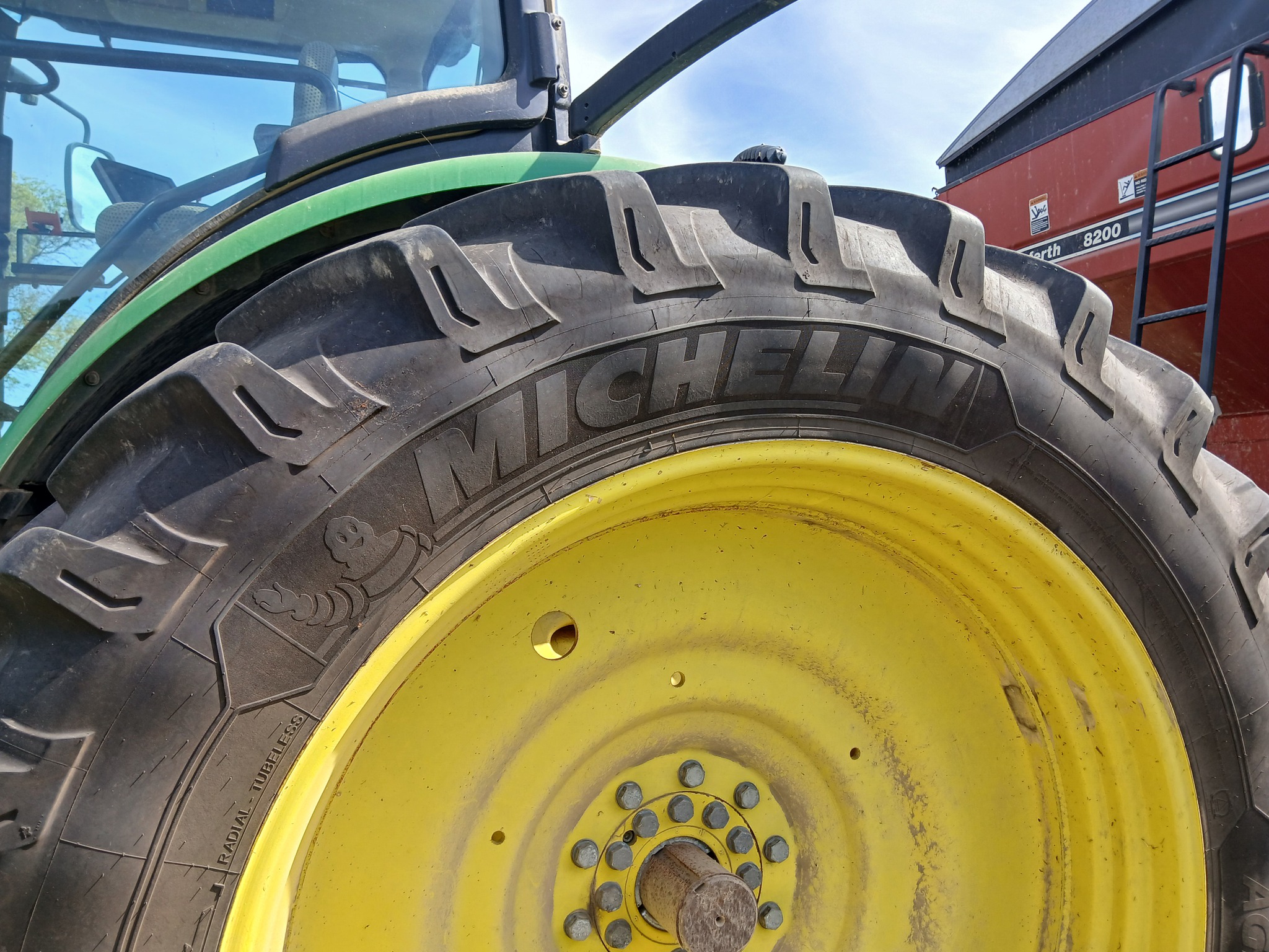 2017 John Deere 8270R Image 11