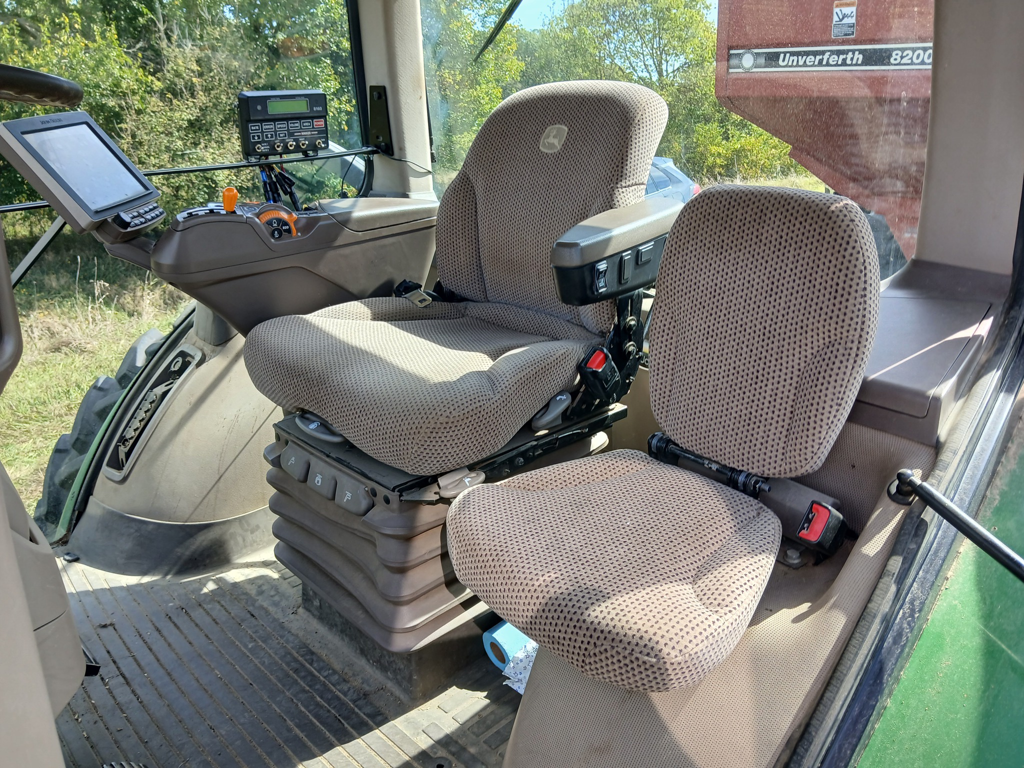 2017 John Deere 8270R Image 8