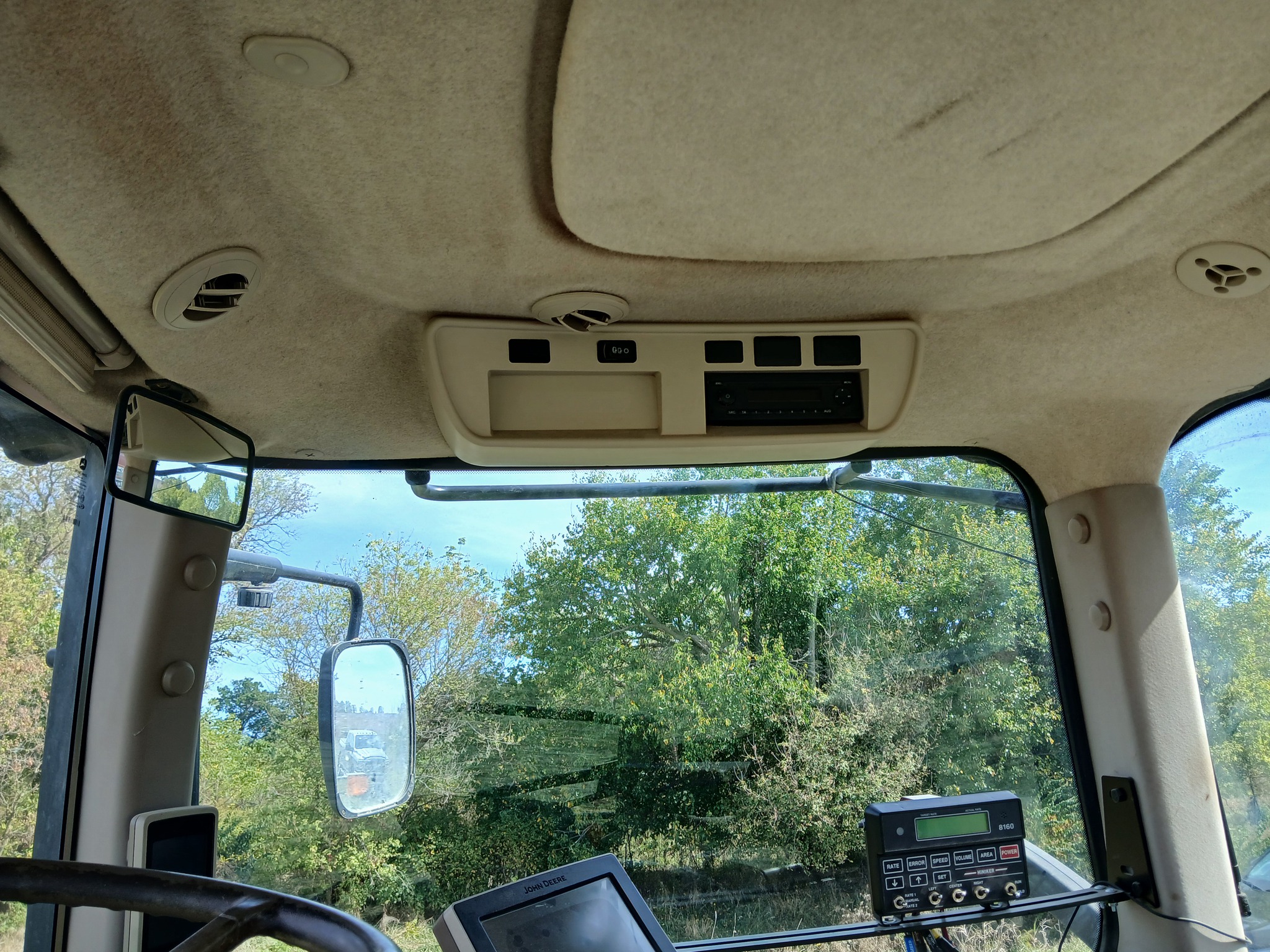 2017 John Deere 8270R Image 10